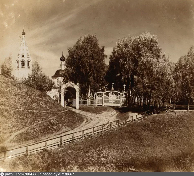 Вход в Успенский монастырь в г.Плёс 1910 С.М.Прокудин-Горский