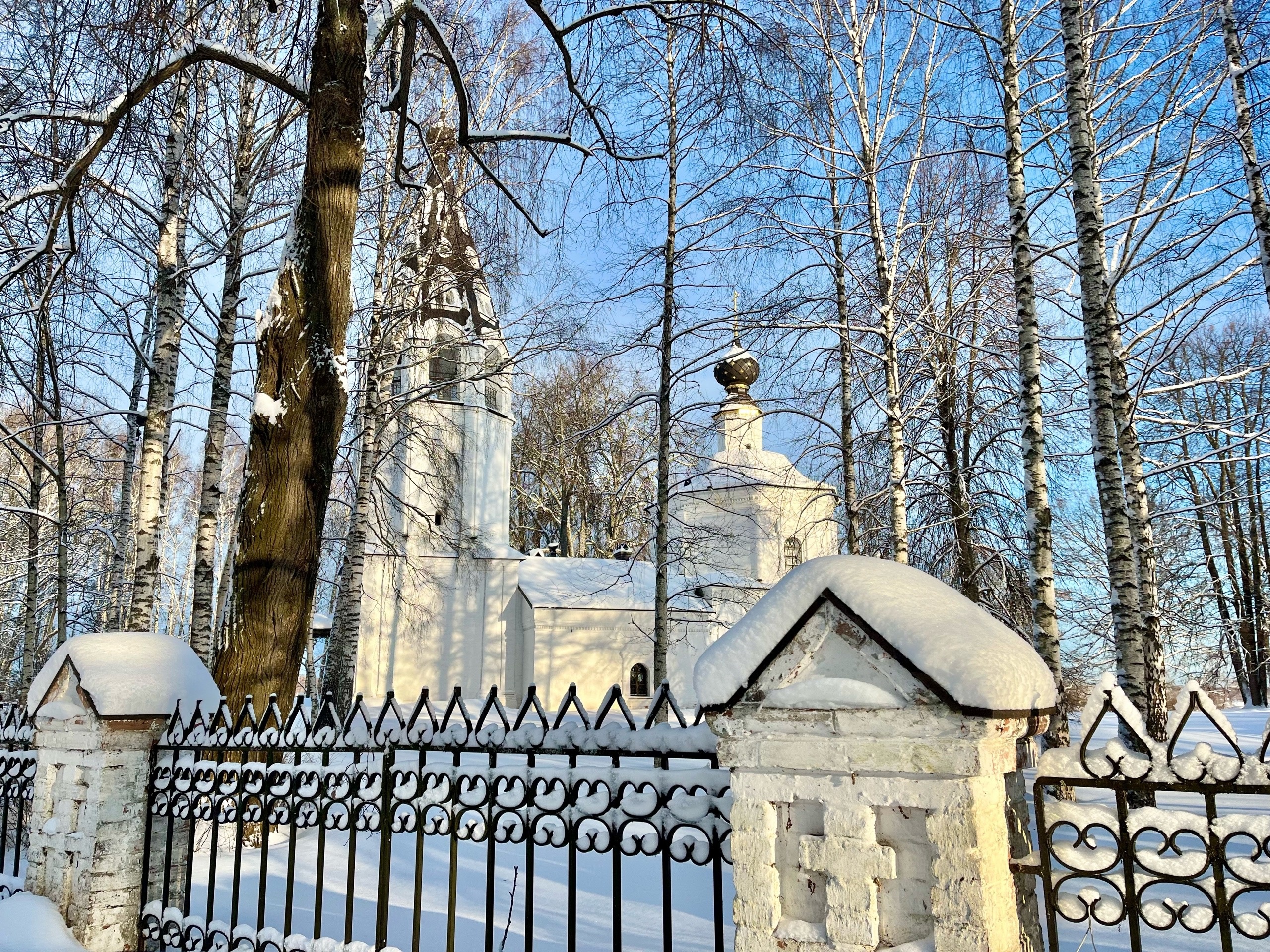 Успенская церковь в Плёсе зимой